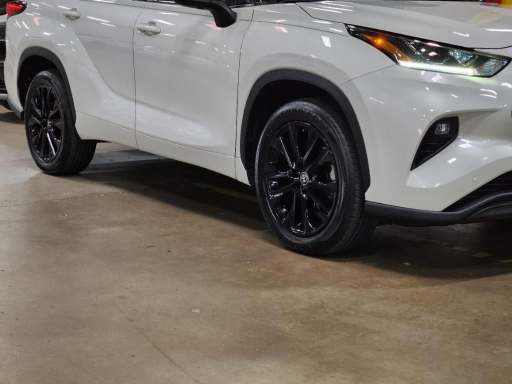 used 2021 Toyota Highlander car, priced at $39,208
