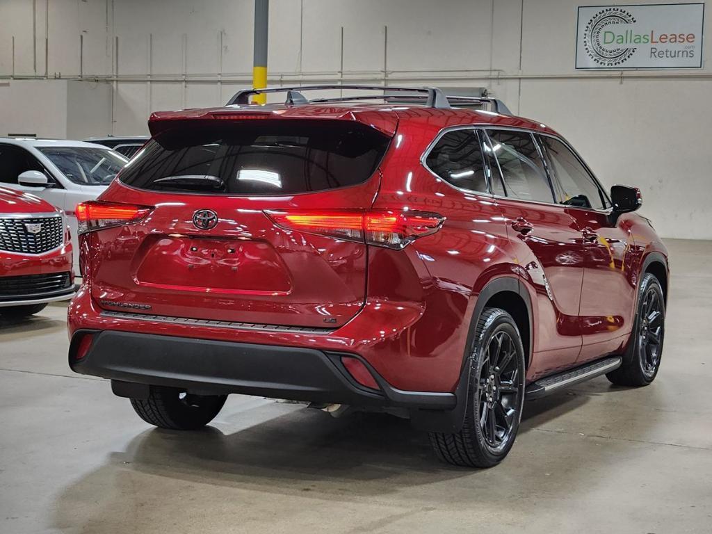 used 2022 Toyota Highlander car, priced at $33,052