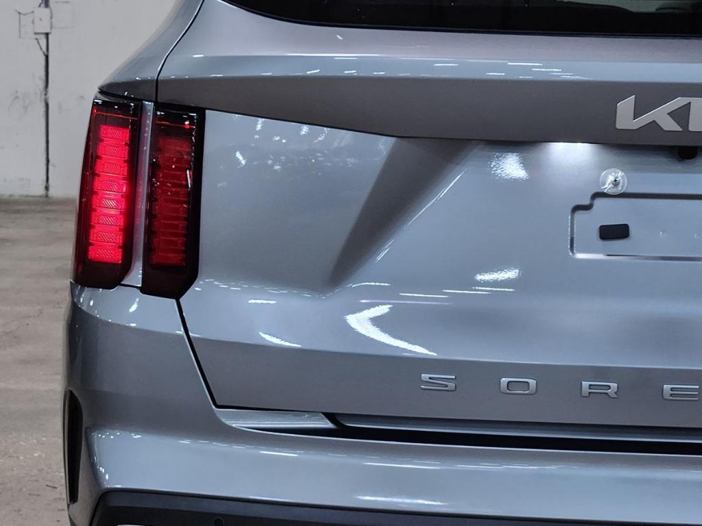 used 2022 Kia Sorento Hybrid car, priced at $22,933