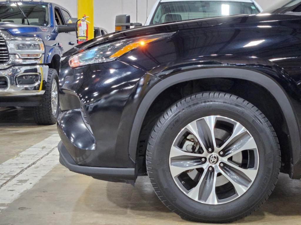 used 2021 Toyota Highlander car, priced at $35,810