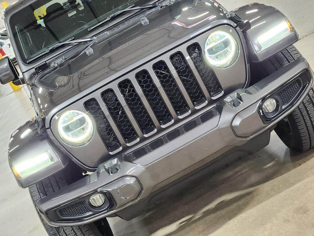 used 2021 Jeep Gladiator car, priced at $33,137