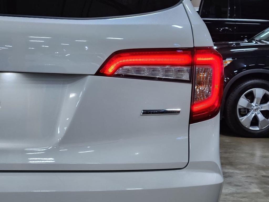 used 2022 Honda Pilot car, priced at $29,637