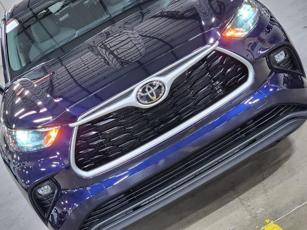 used 2022 Toyota Highlander car, priced at $35,888
