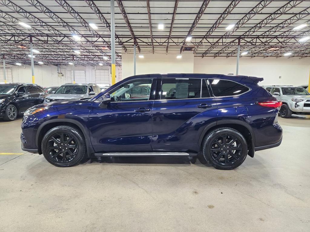 used 2022 Toyota Highlander car, priced at $35,888