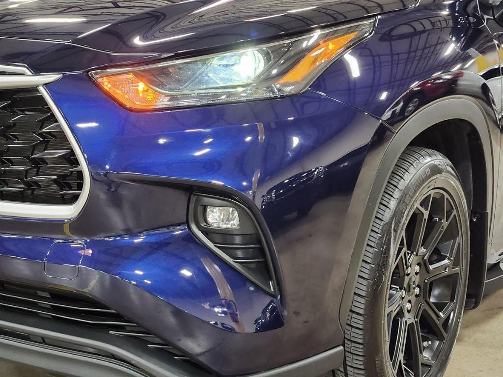 used 2022 Toyota Highlander car, priced at $35,888