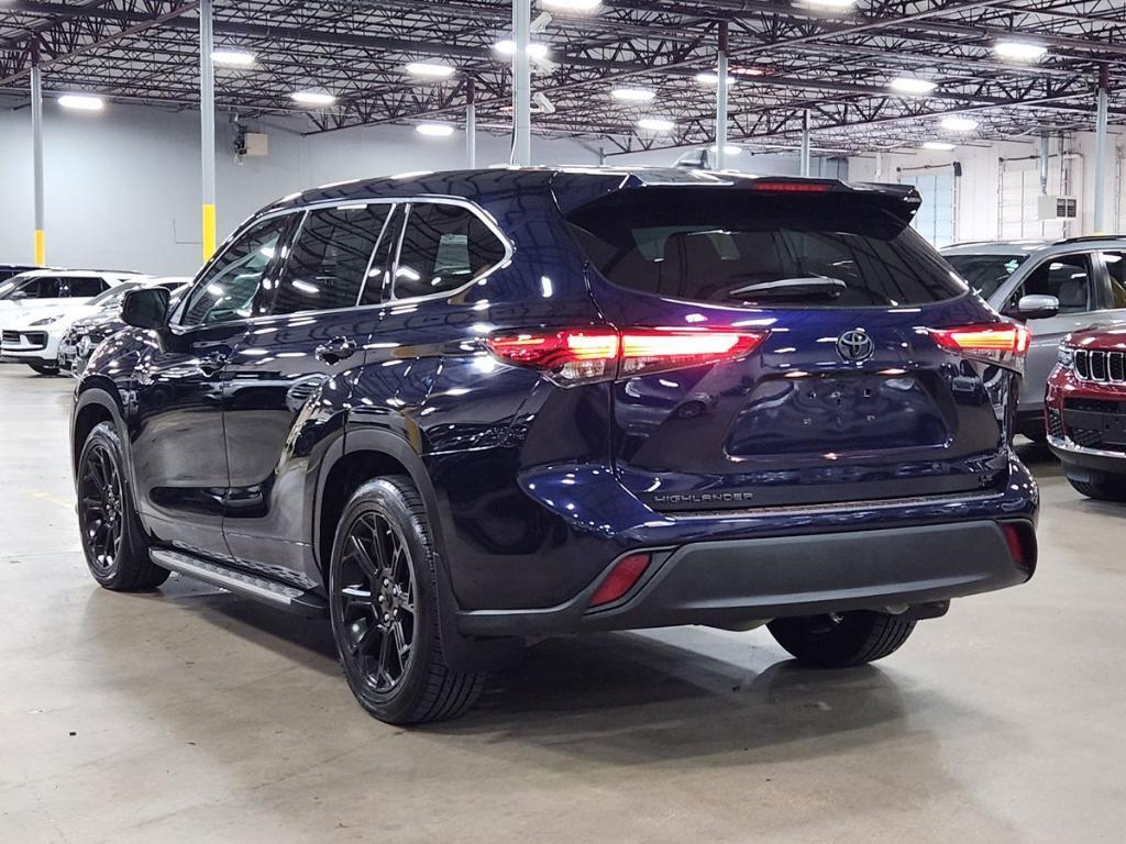 used 2022 Toyota Highlander car, priced at $35,888
