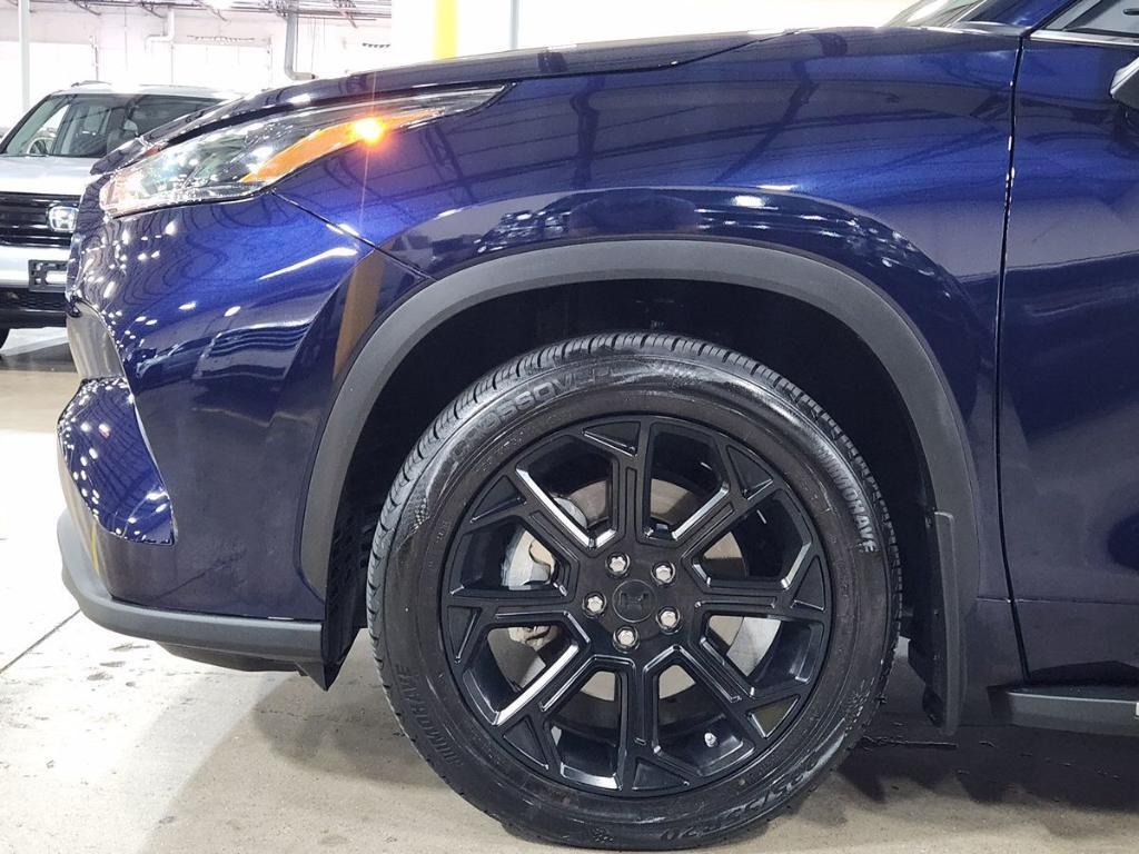 used 2022 Toyota Highlander car, priced at $35,888