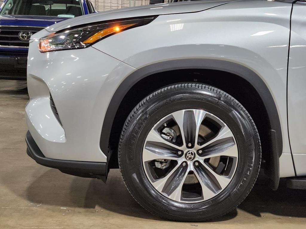 used 2022 Toyota Highlander car, priced at $40,890