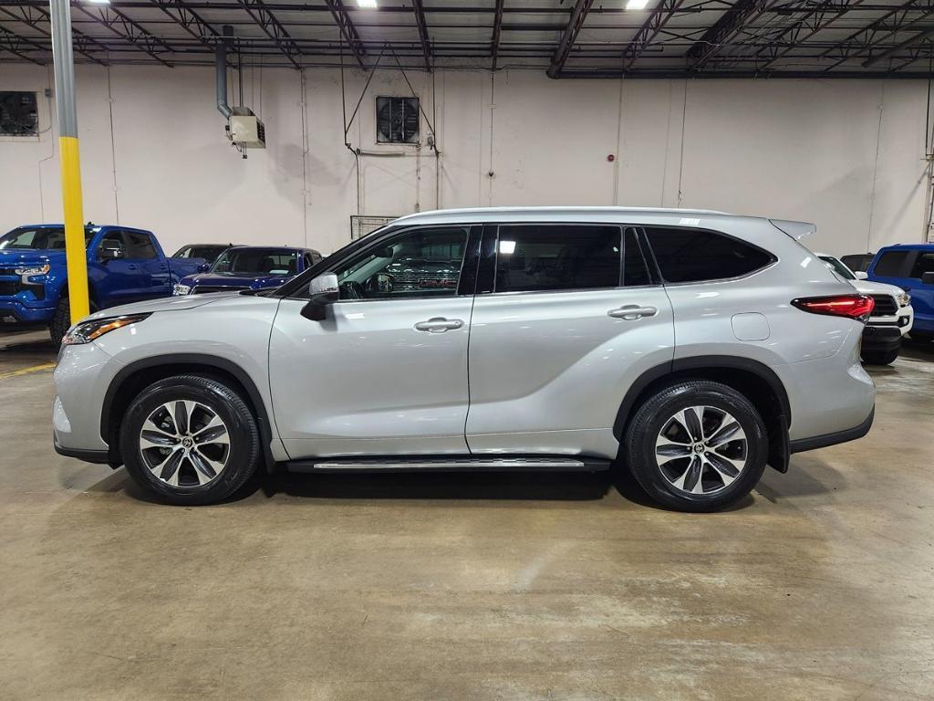 used 2022 Toyota Highlander car, priced at $40,890