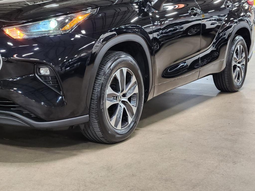 used 2022 Toyota Highlander car, priced at $38,162