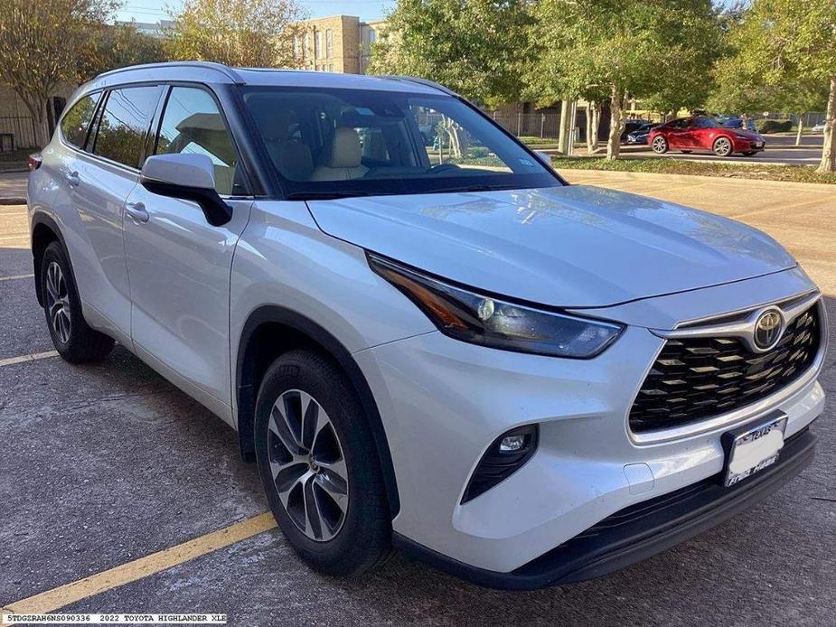 used 2022 Toyota Highlander car, priced at $36,860