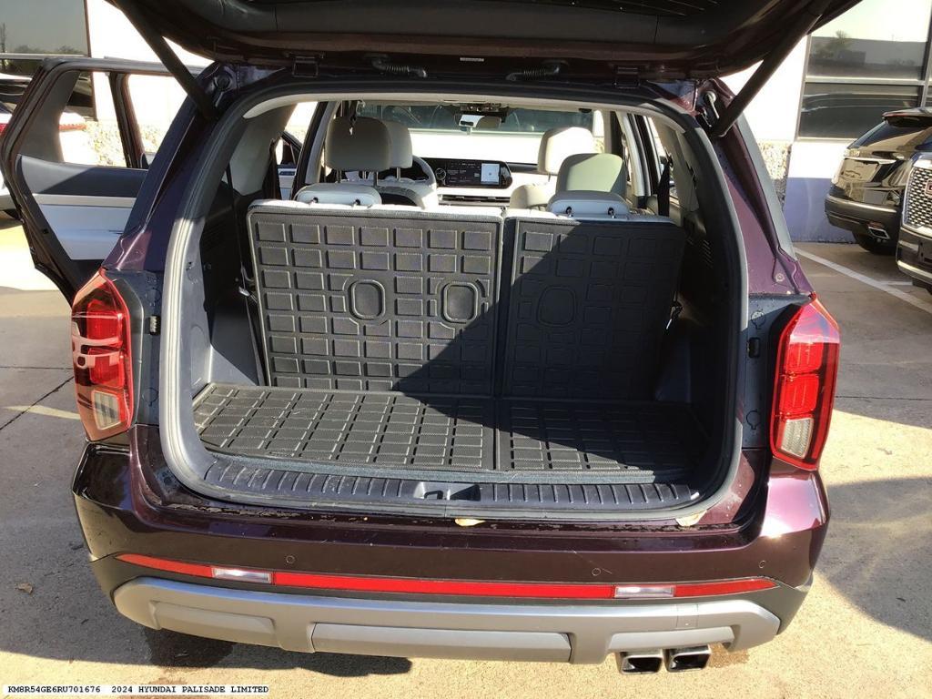 used 2024 Hyundai Palisade car, priced at $39,275
