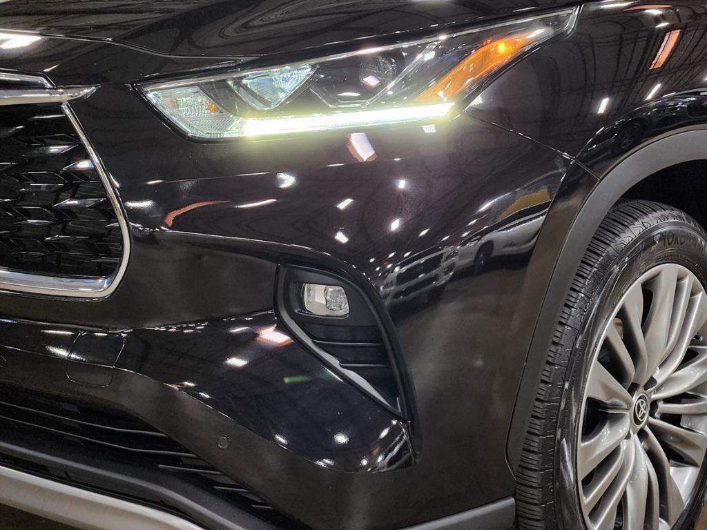 used 2022 Toyota Highlander car, priced at $41,085