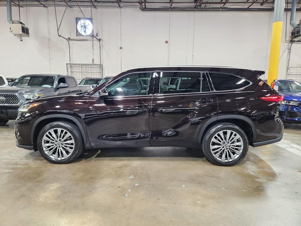 used 2022 Toyota Highlander car, priced at $41,085