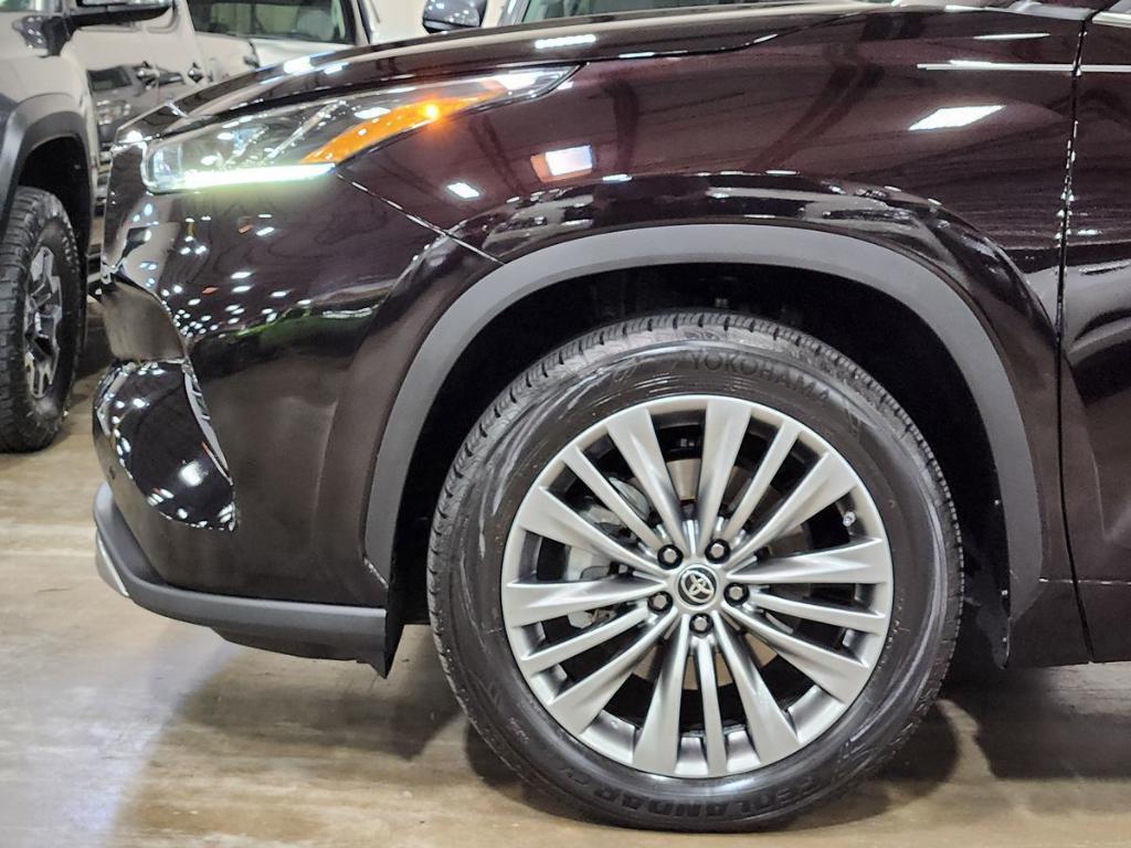 used 2022 Toyota Highlander car, priced at $41,085