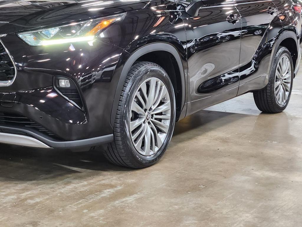 used 2022 Toyota Highlander car, priced at $41,085