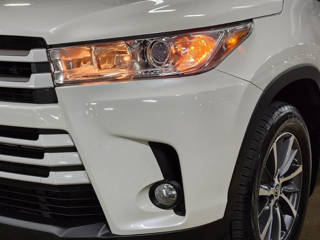 used 2019 Toyota Highlander car, priced at $29,489