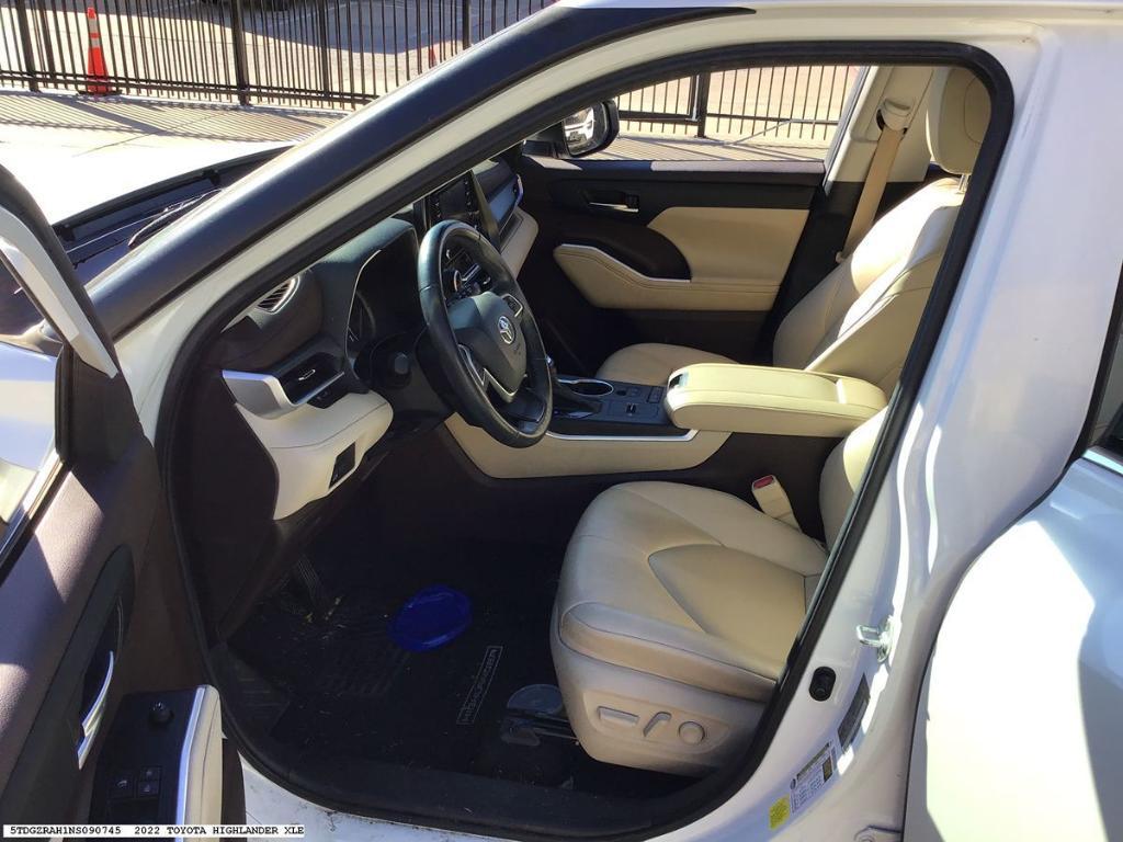 used 2022 Toyota Highlander car, priced at $32,402