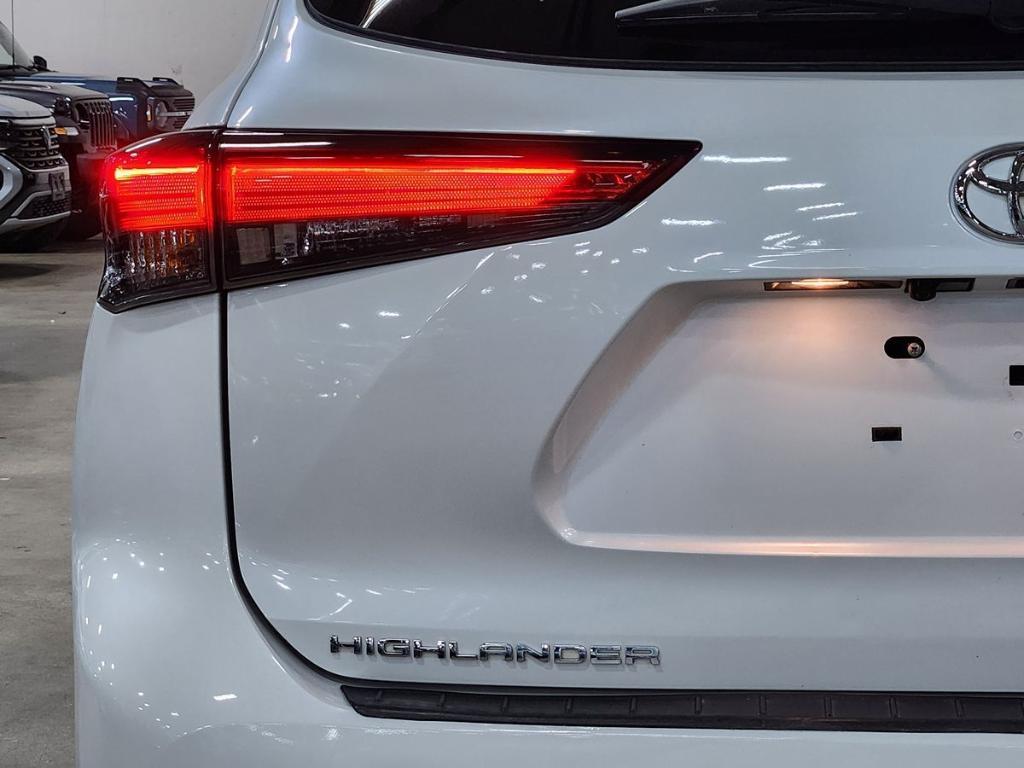 used 2022 Toyota Highlander car, priced at $30,902