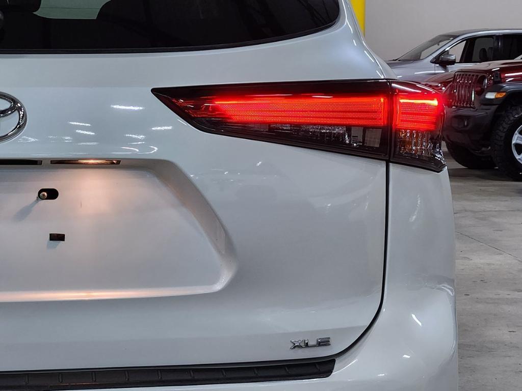 used 2022 Toyota Highlander car, priced at $30,902