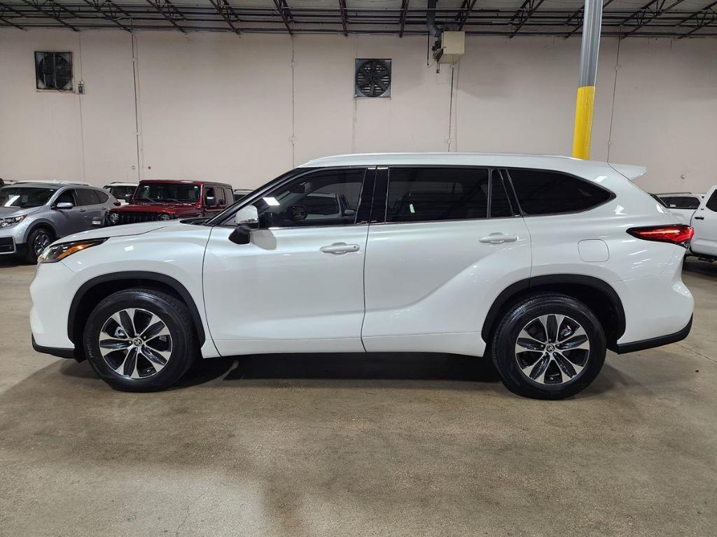 used 2022 Toyota Highlander car, priced at $30,902