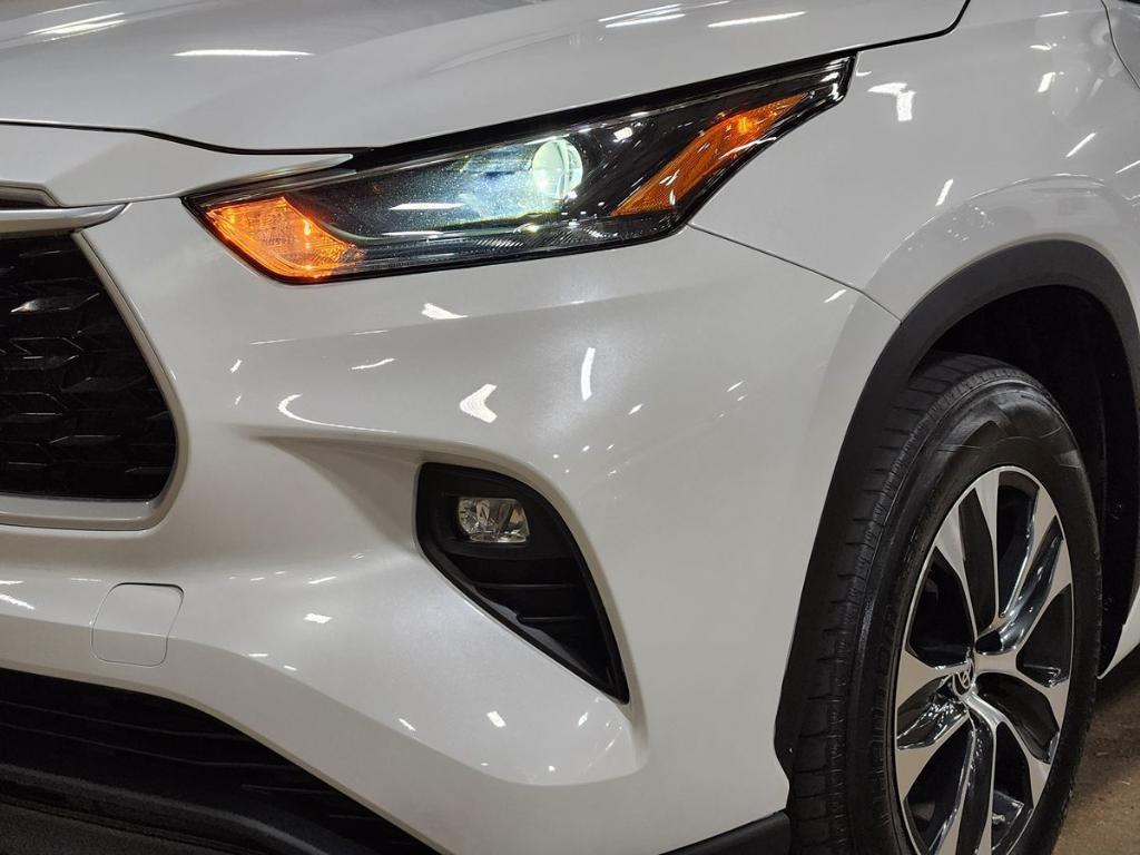 used 2022 Toyota Highlander car, priced at $30,902