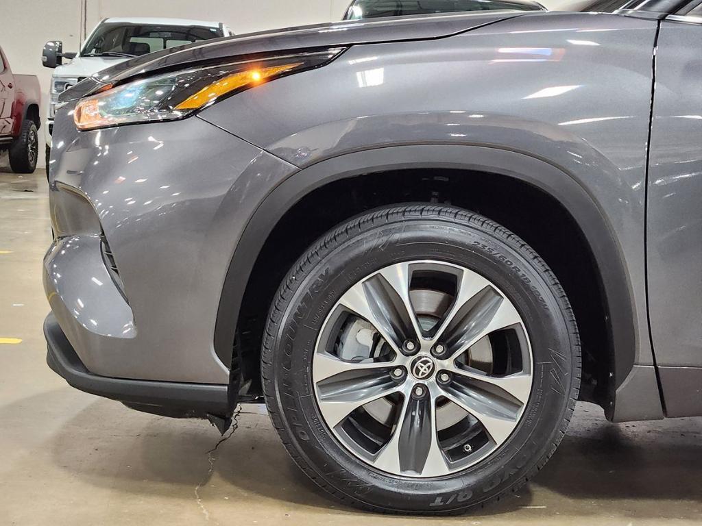 used 2021 Toyota Highlander car, priced at $31,252