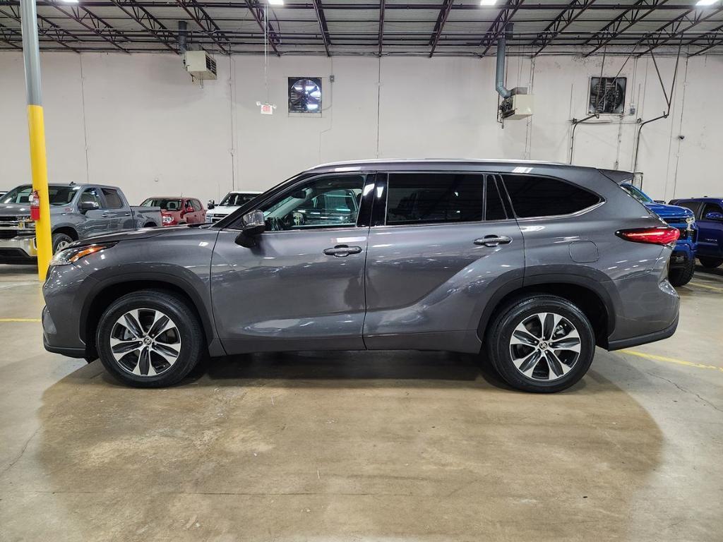 used 2021 Toyota Highlander car, priced at $31,252