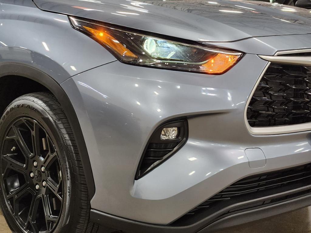 used 2022 Toyota Highlander car, priced at $34,934