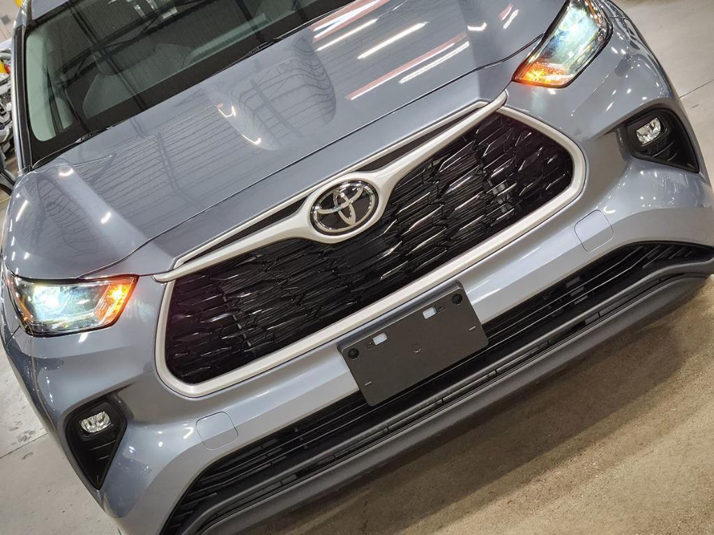 used 2022 Toyota Highlander car, priced at $34,934