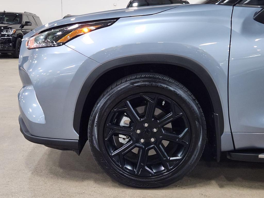 used 2022 Toyota Highlander car, priced at $34,934