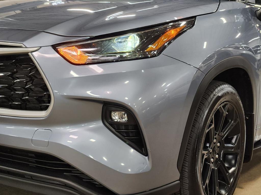 used 2022 Toyota Highlander car, priced at $34,934
