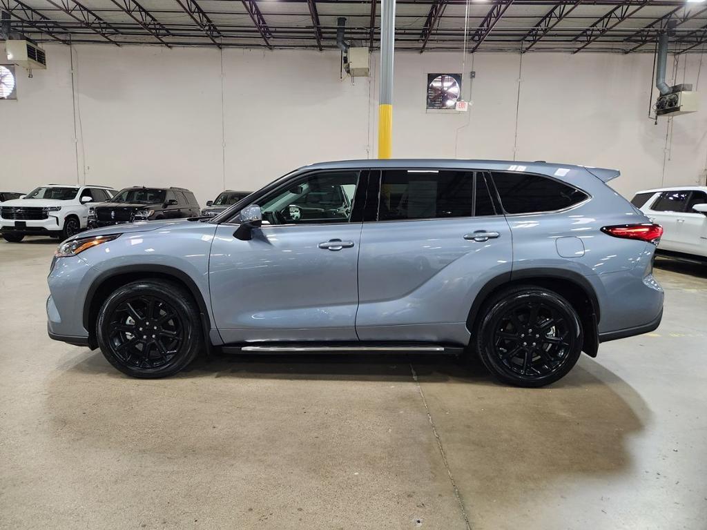 used 2022 Toyota Highlander car, priced at $34,934