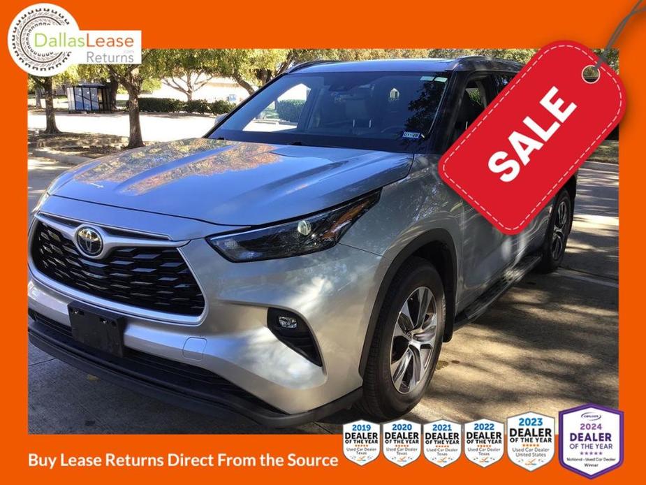 used 2022 Toyota Highlander car, priced at $38,592