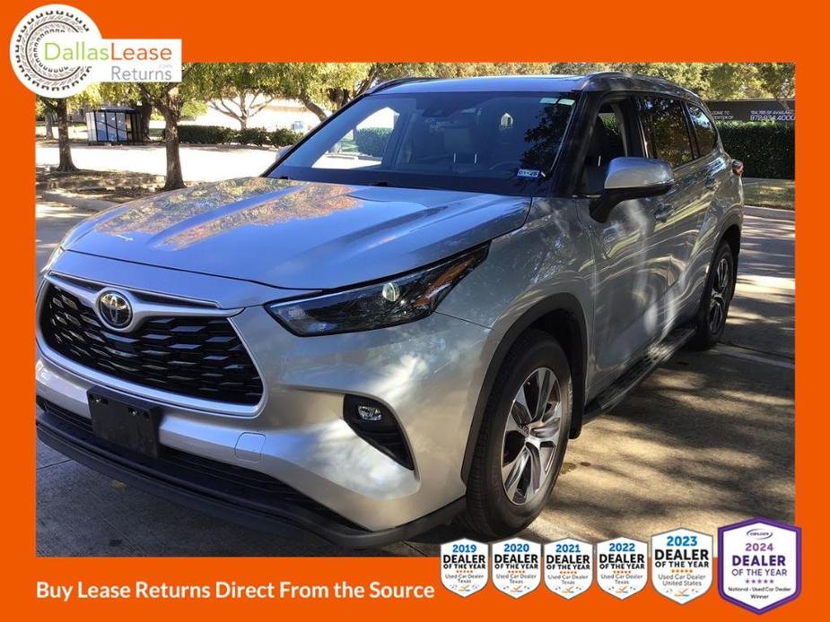 used 2022 Toyota Highlander car, priced at $38,592