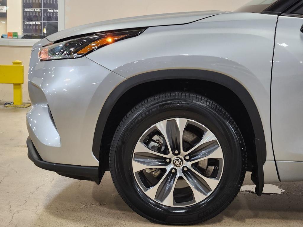 used 2021 Toyota Highlander car, priced at $35,868
