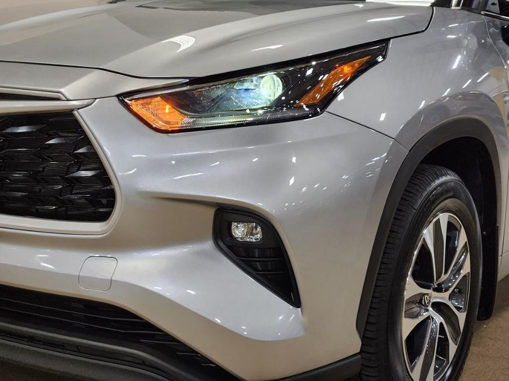 used 2021 Toyota Highlander car, priced at $35,868