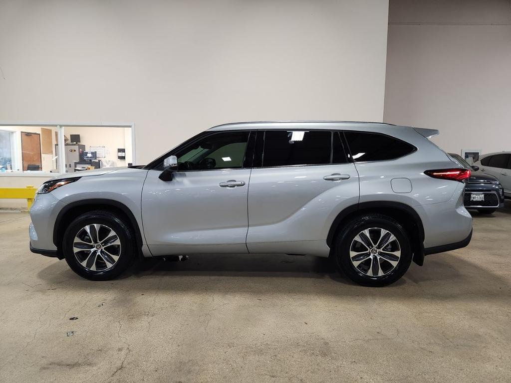 used 2021 Toyota Highlander car, priced at $35,868