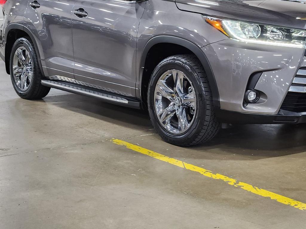 used 2019 Toyota Highlander car, priced at $26,692