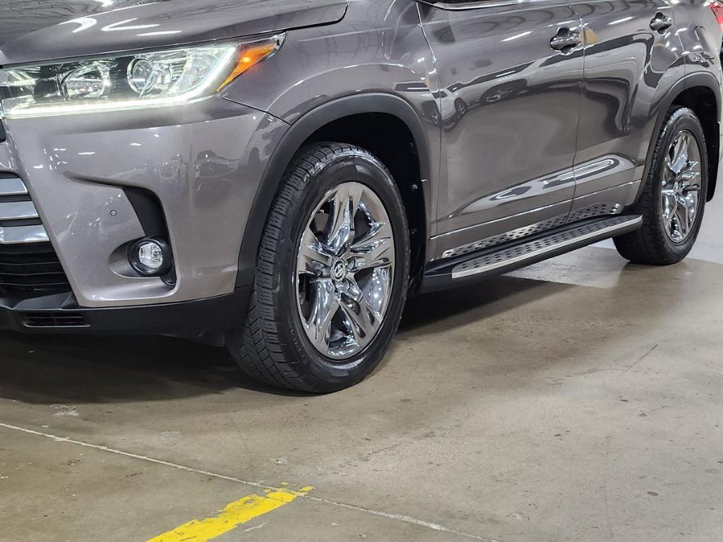 used 2019 Toyota Highlander car, priced at $26,692