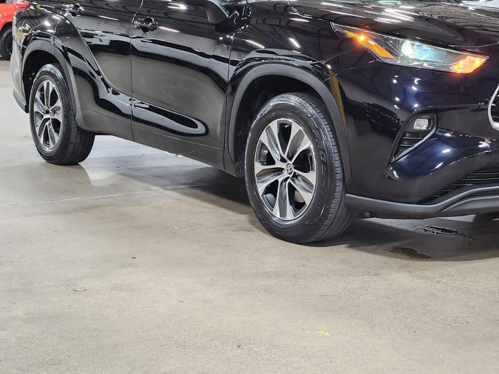 used 2022 Toyota Highlander car, priced at $35,745