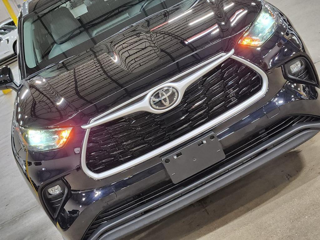 used 2022 Toyota Highlander car, priced at $35,745