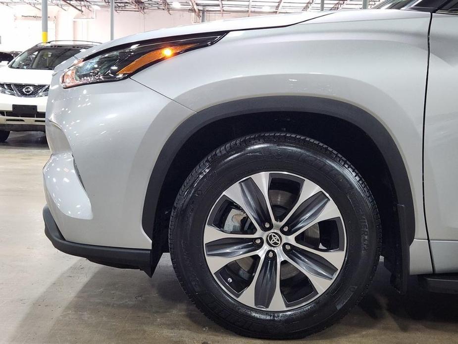 used 2022 Toyota Highlander car, priced at $38,525