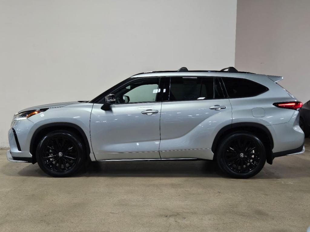 used 2023 Toyota Highlander car, priced at $45,600