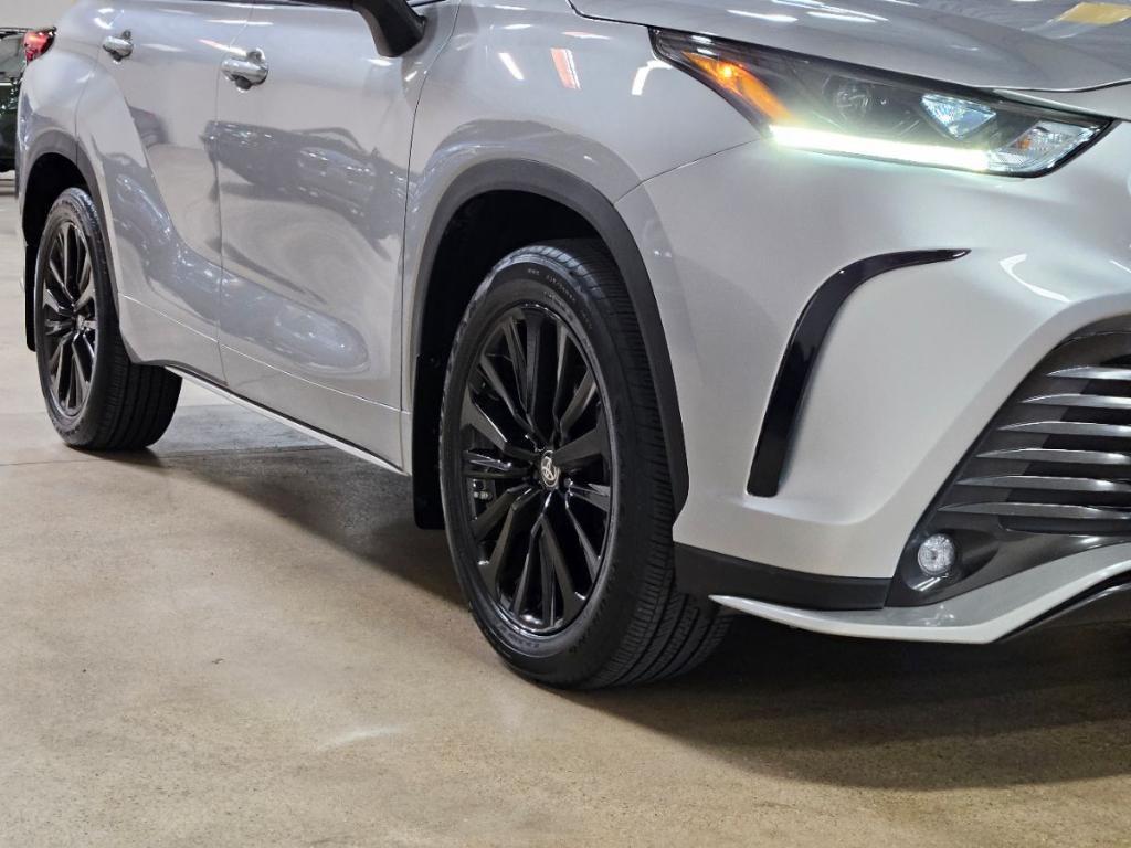 used 2023 Toyota Highlander car, priced at $45,600