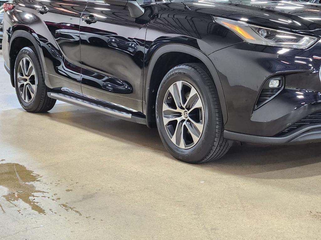 used 2023 Toyota Highlander Hybrid car, priced at $45,098
