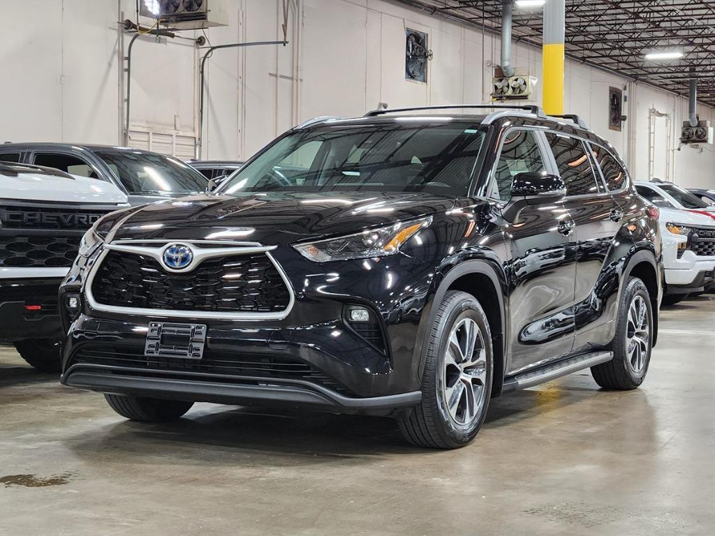 used 2023 Toyota Highlander Hybrid car, priced at $45,098