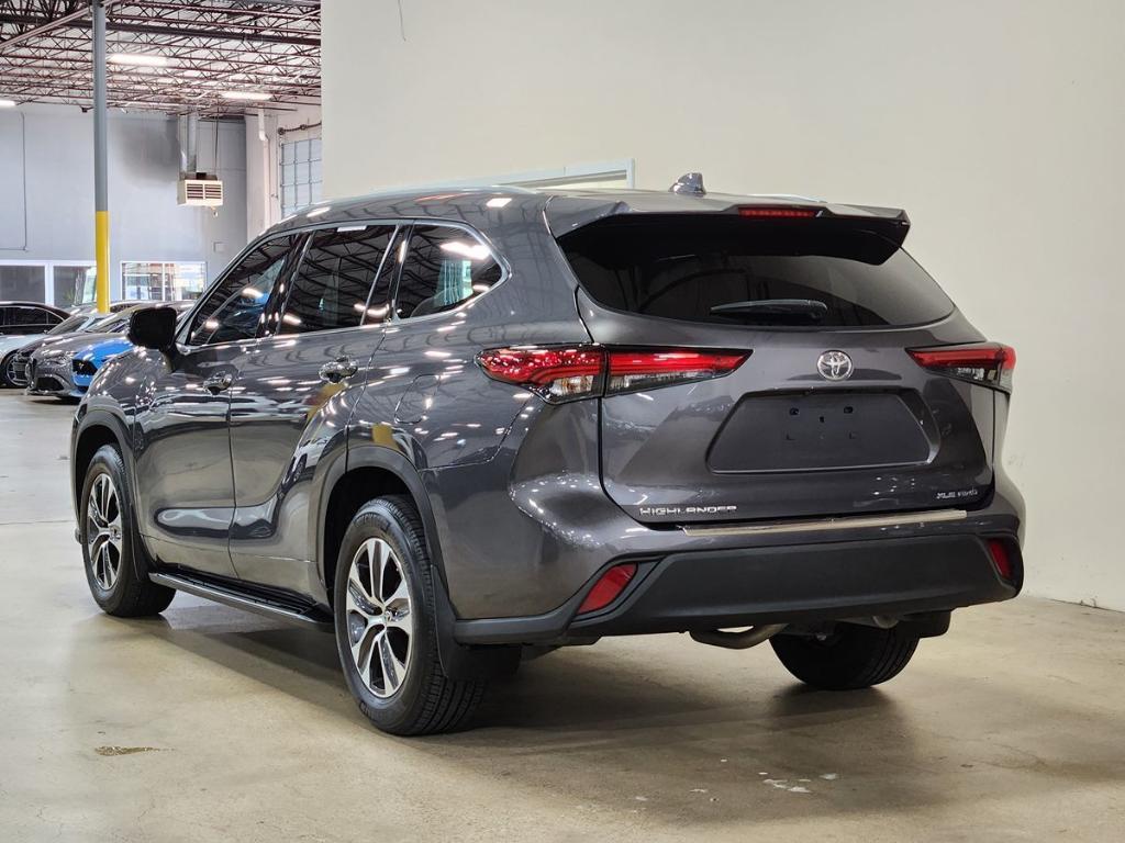 used 2022 Toyota Highlander car, priced at $38,512