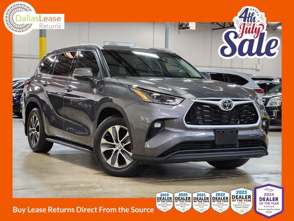 used 2022 Toyota Highlander car, priced at $38,512