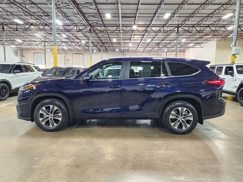 used 2023 Toyota Highlander car, priced at $40,052
